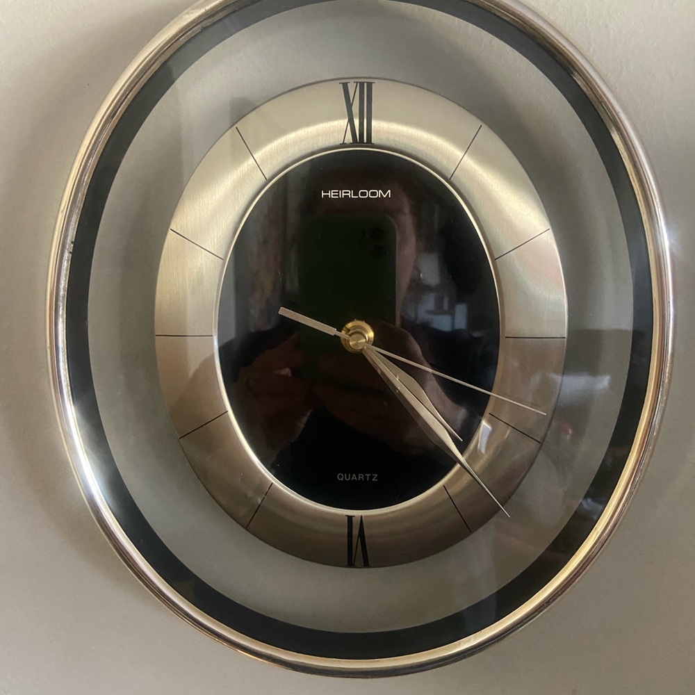 Vintage Heirloom Quartz Modern style Wall Clock
